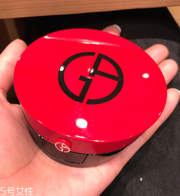 阿瑪尼和迪奧氣墊哪個(gè)好？迪奧花蜜氣墊vs阿瑪尼