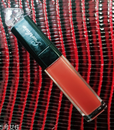 嬌蘭小黑裙唇釉試色 guerlain啞光唇釉121美妙至極 嬌蘭小黑裙唇釉試色 guerlain啞光唇釉121美妙至極