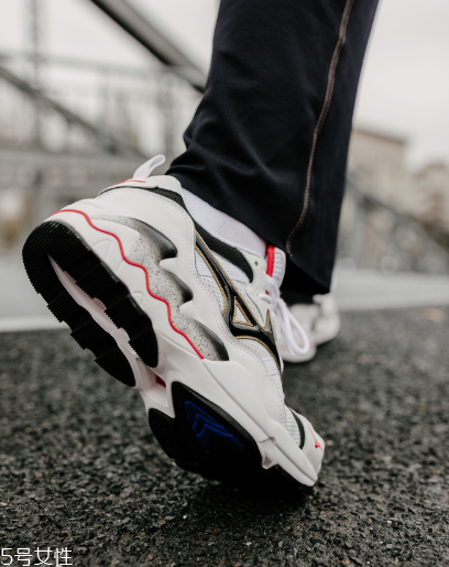 美津濃老爹鞋wave rider 1復刻版發(fā)售時間_多少錢？