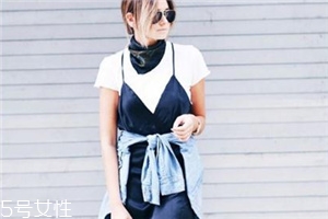 吊帶連衣裙怎么搭配？疊穿法給你帶來(lái)驚喜