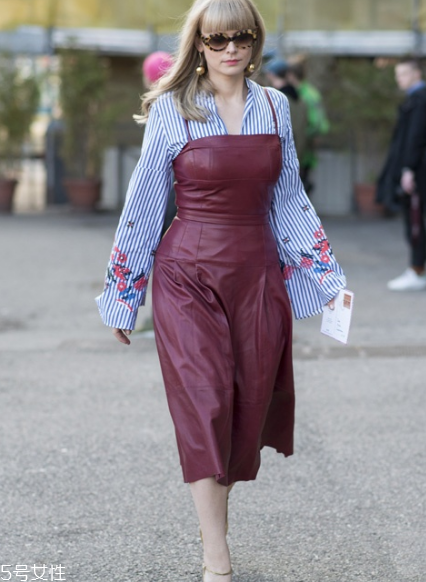 吊帶連衣裙怎么搭配？疊穿法給你帶來(lái)驚喜
