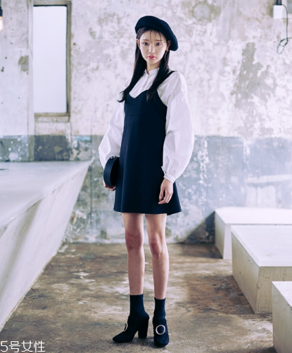 吊帶連衣裙怎么搭配？疊穿法給你帶來(lái)驚喜