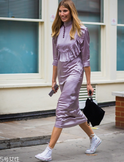 長袖連衣裙配什么鞋子？時(shí)髦又好看