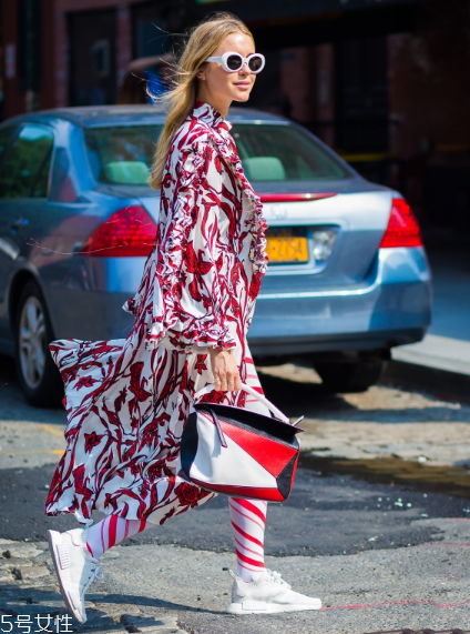 長袖連衣裙配什么鞋子？時(shí)髦又好看