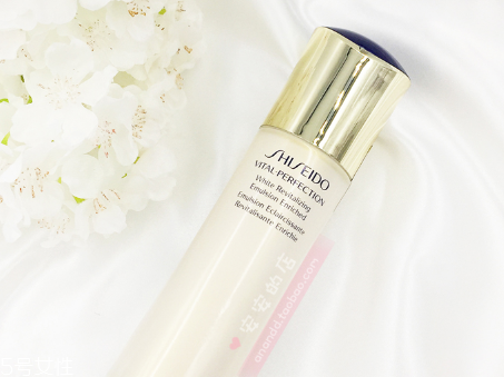 資生堂悅薇水乳清爽和滋潤的區(qū)別 按膚質(zhì)選擇 資生堂悅薇水乳清爽和滋潤的區(qū)別 按膚質(zhì)選擇