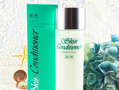 夏天油性皮膚用什么護(hù)膚品不油膩 油皮護(hù)膚品推薦 夏天油性皮膚用什么護(hù)膚品不油膩 油皮護(hù)膚品推薦