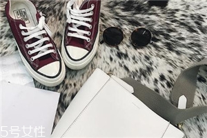 帆布鞋上的泥漬怎么去？巧妙去除泥漬