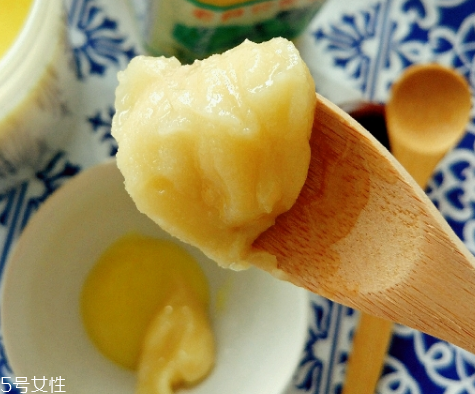 蜂王漿是什么味道？辣味跟酸味