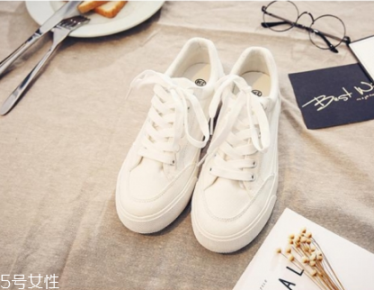 帆布鞋曬褪色了怎么辦？帆布鞋褪色別驚慌