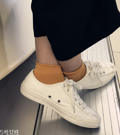 帆布鞋的白邊怎么刷才能白？白邊發(fā)黃這樣洗