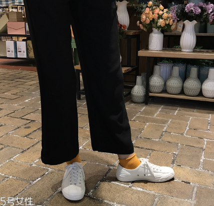 帆布鞋的白邊怎么刷才能白？白邊發(fā)黃這樣洗