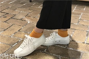 帆布鞋的白邊怎么刷才能白？白邊發(fā)黃這樣洗