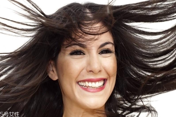 長期用一種護發(fā)素好嗎？更換牌子有利頭發(fā)健康