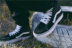 帆布鞋鞋幫發(fā)黃怎么辦？帆布鞋鞋幫要仔細清洗