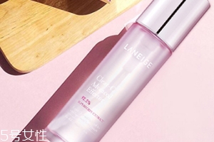 肌底液和爽膚水先用哪個？肌底液用在水之后