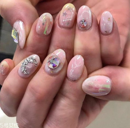 可撕指甲油哪個(gè)牌子好？女神都愛(ài)的六款健康指甲油