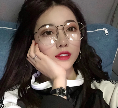 2022年流行什么樣的眼鏡？瞬間改變你的氣質(zhì)