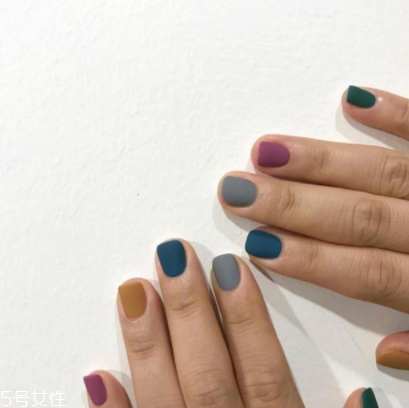 涂一次指甲油多久卸掉？最好是半個(gè)月卸掉