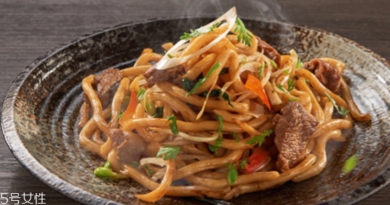 車仔面和烏冬面的區(qū)別 車仔面和烏冬面的區(qū)別