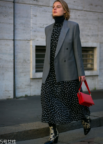 西裝配什么裙子好看？讓你美到挪不開眼