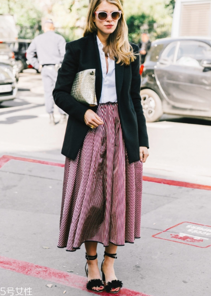 西裝配什么裙子好看？讓你美到挪不開眼