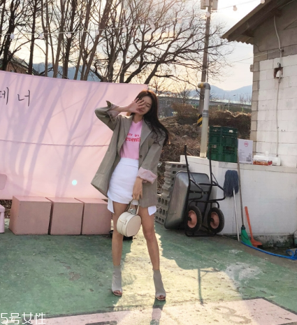 西裝配什么裙子好看？讓你美到挪不開眼