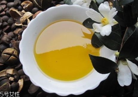 山茶油可以炒菜嗎 炒菜時(shí)油煙很少 山茶油可以炒菜嗎 炒菜時(shí)油煙很少