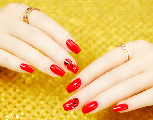 美甲容易掉是因為什么？指甲沒有磨光滑