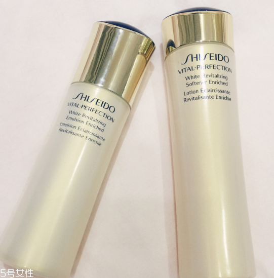 資生堂悅薇水乳清爽和滋潤的區(qū)別 按膚質(zhì)選擇 資生堂悅薇水乳清爽和滋潤的區(qū)別 按膚質(zhì)選擇