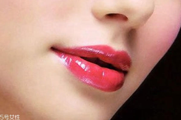 春天適合什么唇妝？4款簡單易上手的撩動唇色