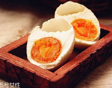 咸鴨蛋是腌制食品嗎？做法是腌制