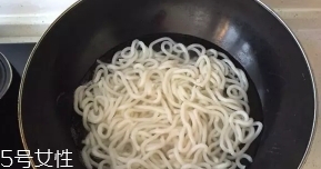 袋裝烏冬面怎么做好吃？地道日式烏冬面做法