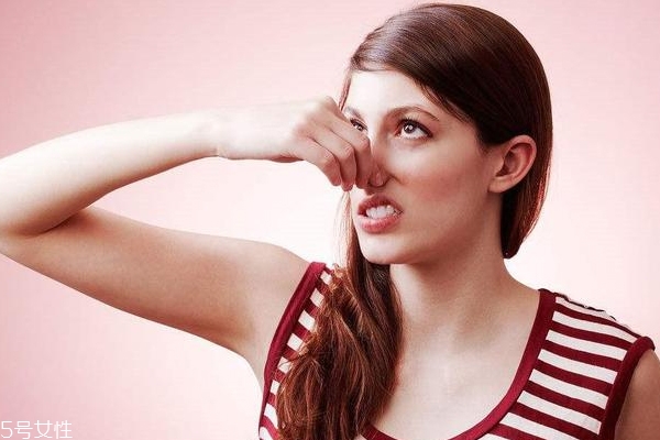 女生體味重是什么原因？越老越重口味