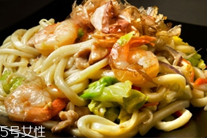 袋裝烏冬面怎么做好吃？地道日式烏冬面做法