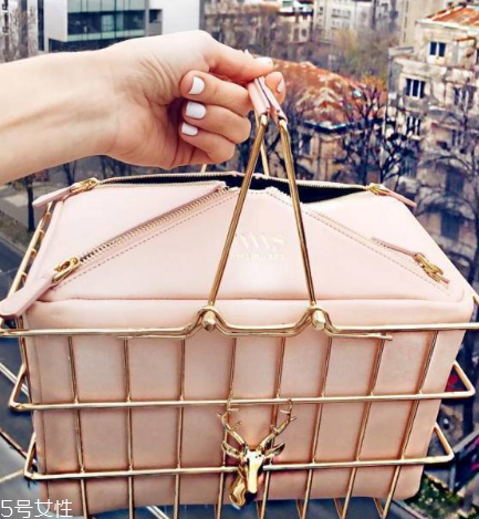 savas是什么牌子？奢華怪趣味手袋