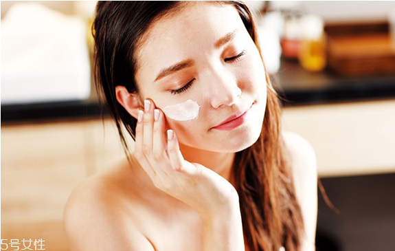 美容院的護(hù)膚品到底好不好 如何辨別美容院的產(chǎn)品好壞 美容院的護(hù)膚品到底好不好 如何辨別美容院的產(chǎn)品好壞