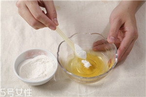 雞蛋護膚方法 怎么用雞蛋護膚 雞蛋護膚方法 怎么用雞蛋護膚