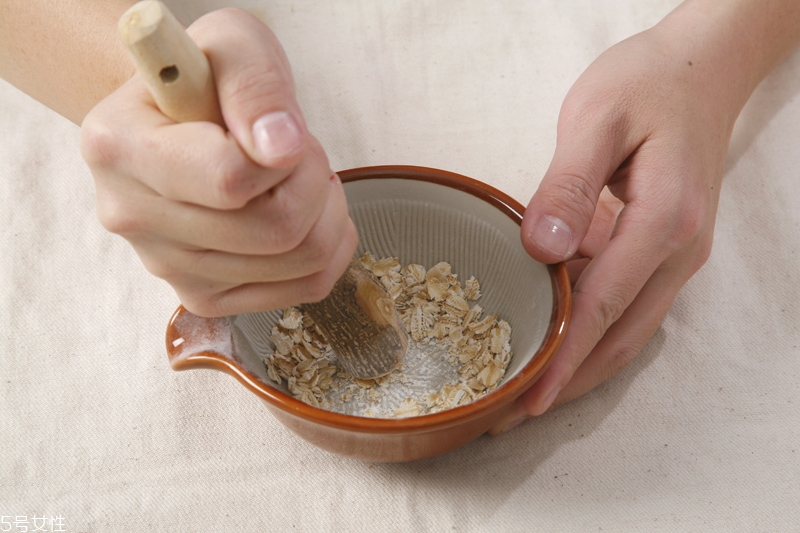 雞蛋護膚方法 怎么用雞蛋護膚 雞蛋護膚方法 怎么用雞蛋護膚