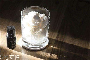 thann香薰精油使用方法 適合放在車?yán)锏南惴?><p><strong>thann香薰精油使用方法 適合放在車?yán)锏南惴?/strong></p></a></li> 	     </ul>
		</div>
	   <div   id=