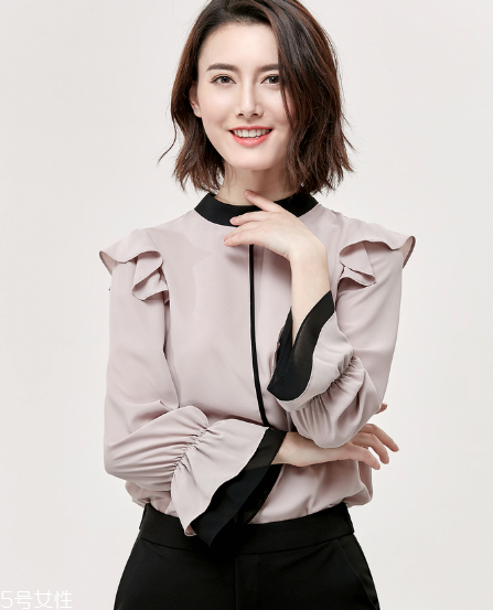 荷葉邊上衣怎么搭配？少女路線必備款