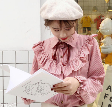 荷葉邊上衣怎么搭配？少女路線必備款