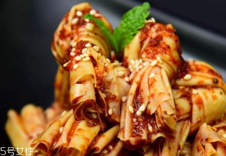 腐竹泡多久 顏色變白變?nèi)彳浖纯? alt=