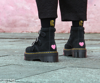 lazy oaf與dr.martens聯(lián)名厚底馬丁靴多少錢_在哪買？