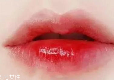 春天適合什么唇妝？4款簡單易上手的撩動唇色