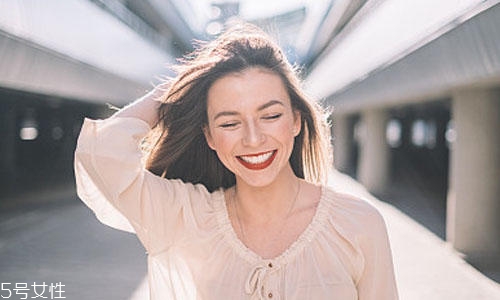 春季頭發(fā)變干枯是怎么回事？枯草發(fā)量拯救指南