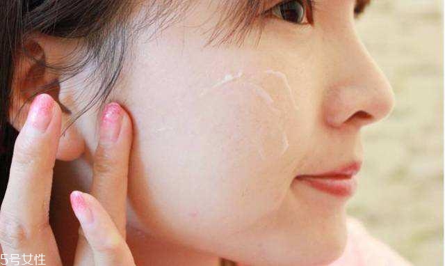 夏天油皮不能敷哪種面膜？這三種面膜越敷越油