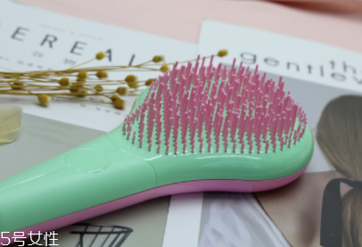 發(fā)量少用什么梳子好？五種梳子塑造豐盈秀發(fā)