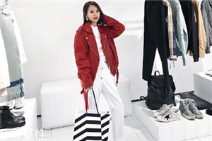 皮衣緊身還是寬松好看？看個人喜好