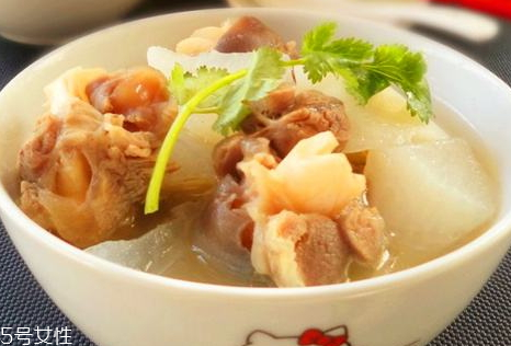 天麻能和蘿卜一起吃嗎 可以一起燉排骨湯 天麻能和蘿卜一起吃嗎 可以一起燉排骨湯