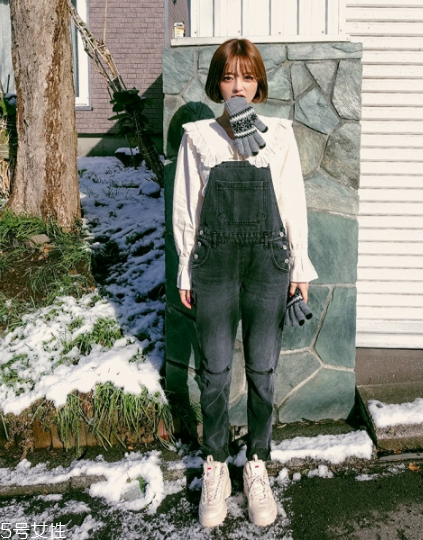 背帶褲怎么穿好看？清新減齡的春日穿搭